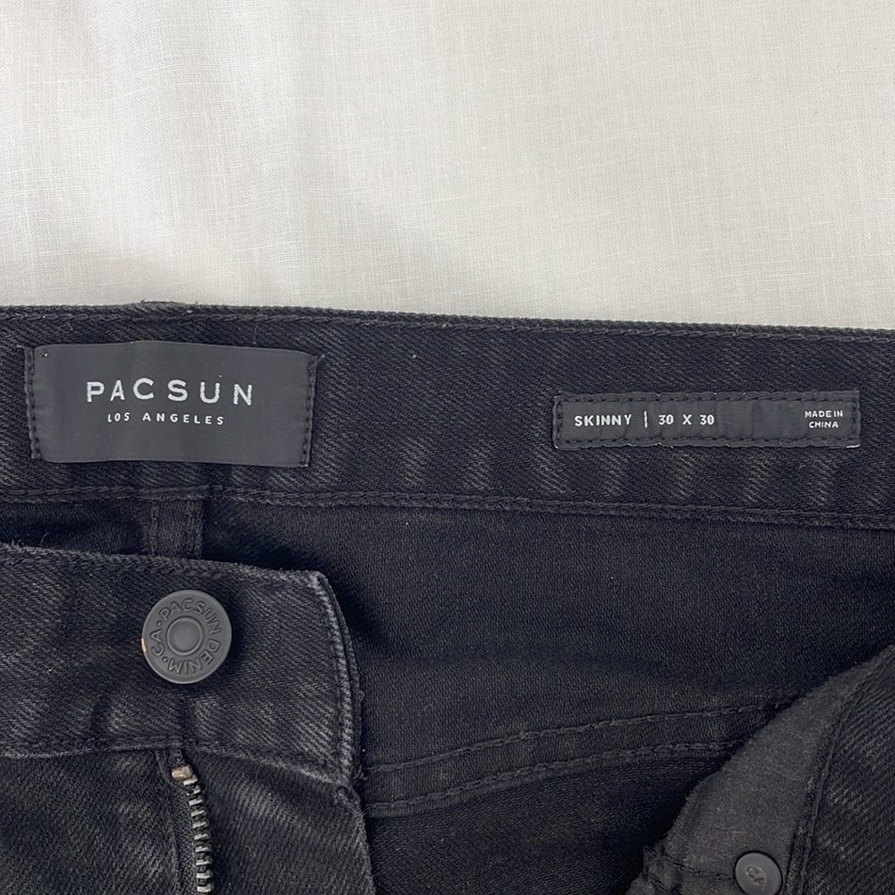 PacSun - Ripped Jeans - Picture 3 of 5